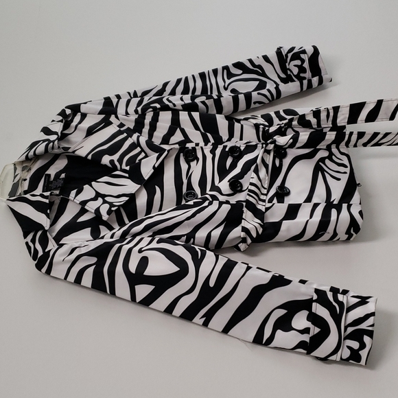 Zebra print trench coat short🦓 - Picture 2 of 11